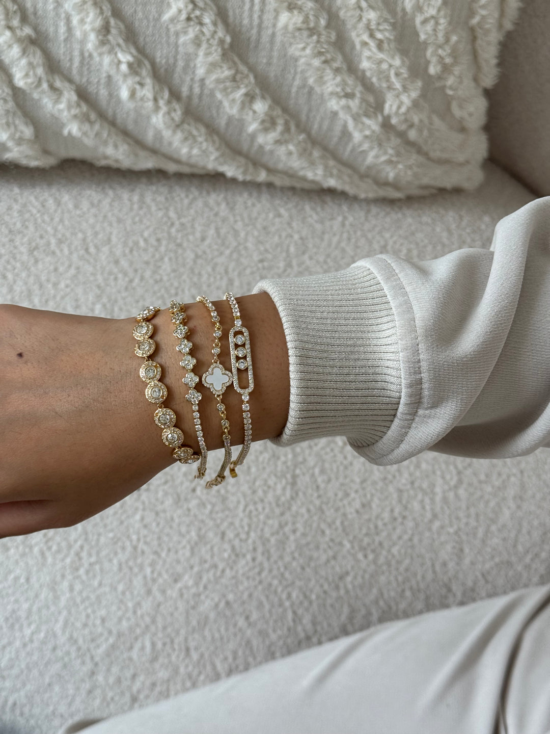 Shilan clover bracelet - white