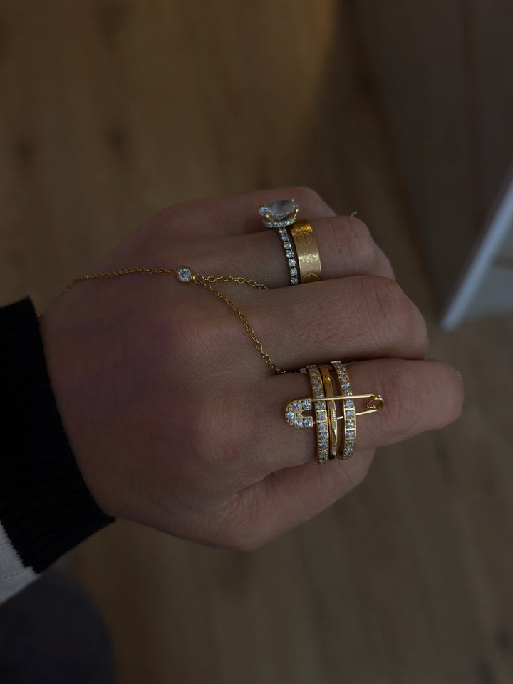 Triple stacked pin - ring