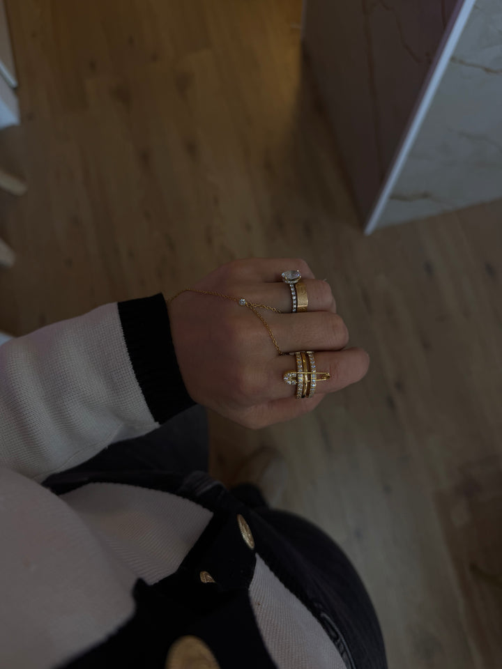 Triple stacked pin - ring