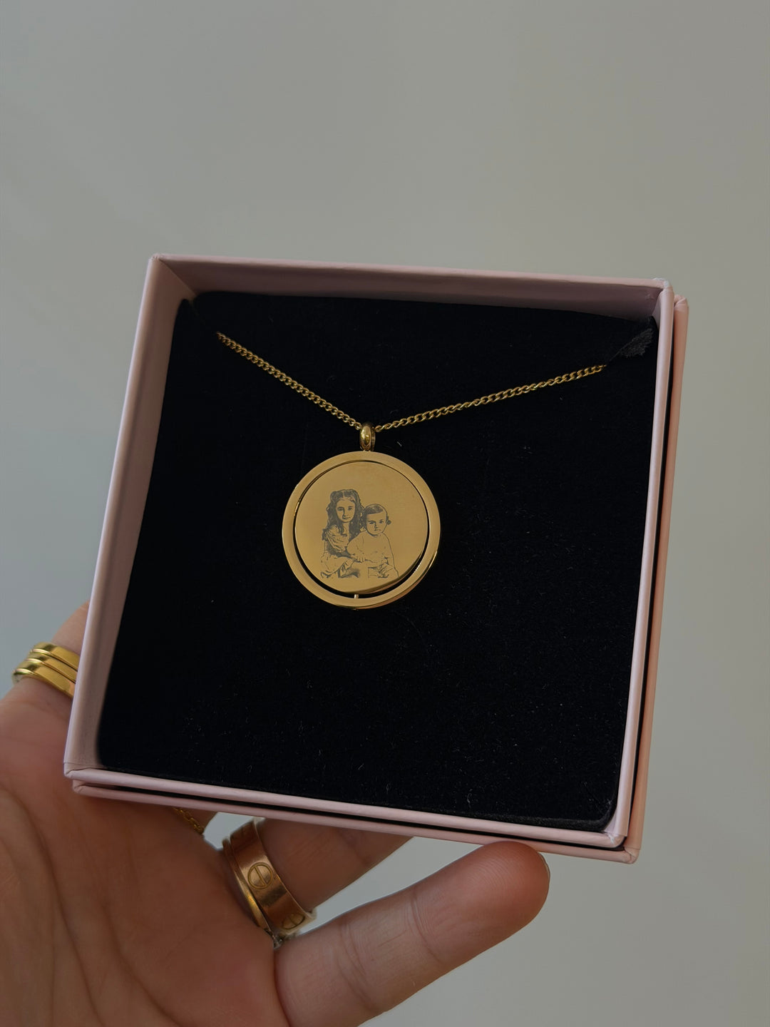 Spinner round necklace- engravable gold