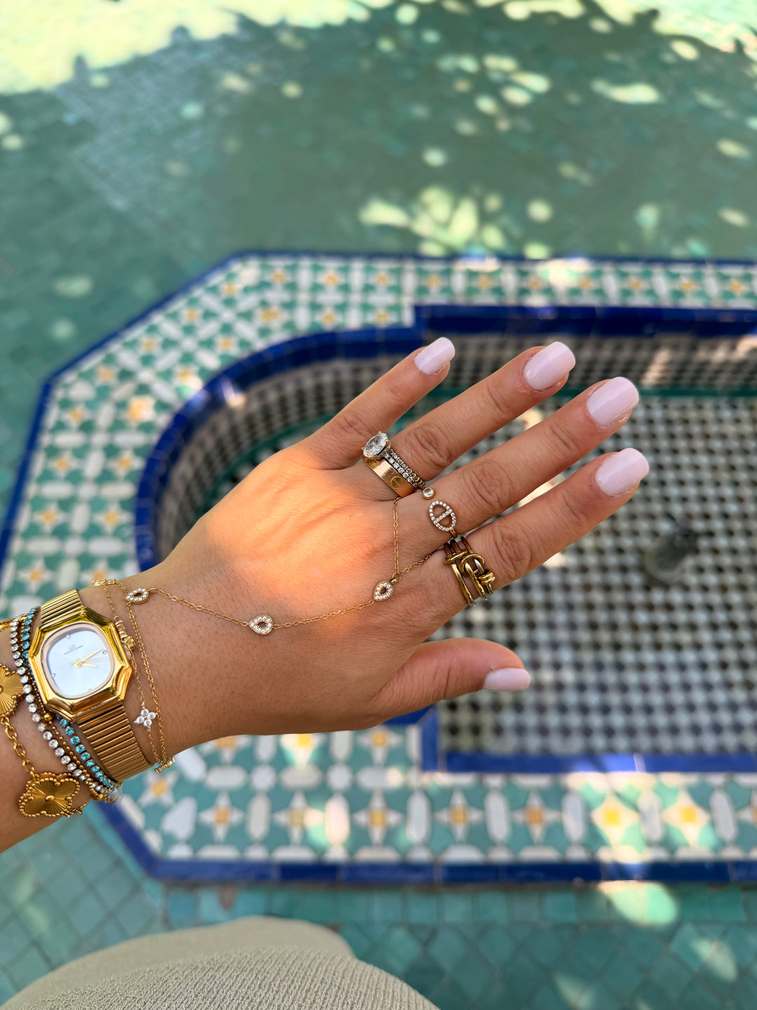 Elnaz Handchain