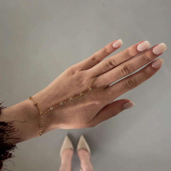 Nisa hand chain - gold