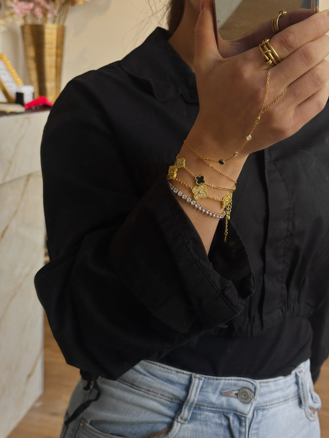 Lara Handchain