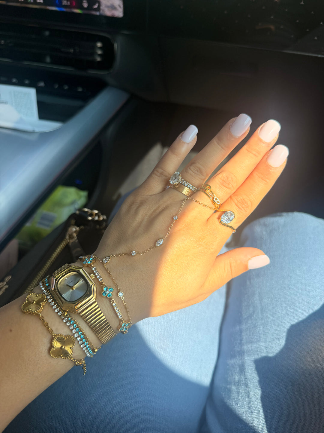 Oval shaped Handchain gold