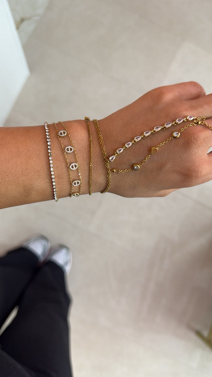 Shayla hand chain gold