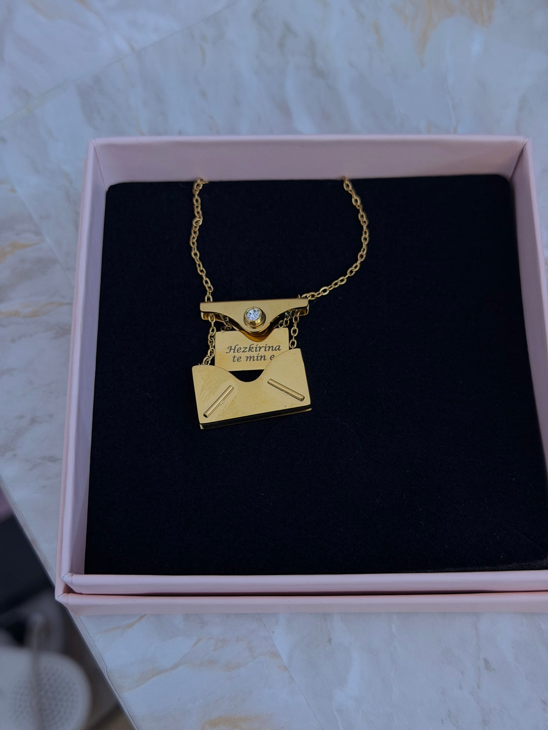 Envelope necklace gold