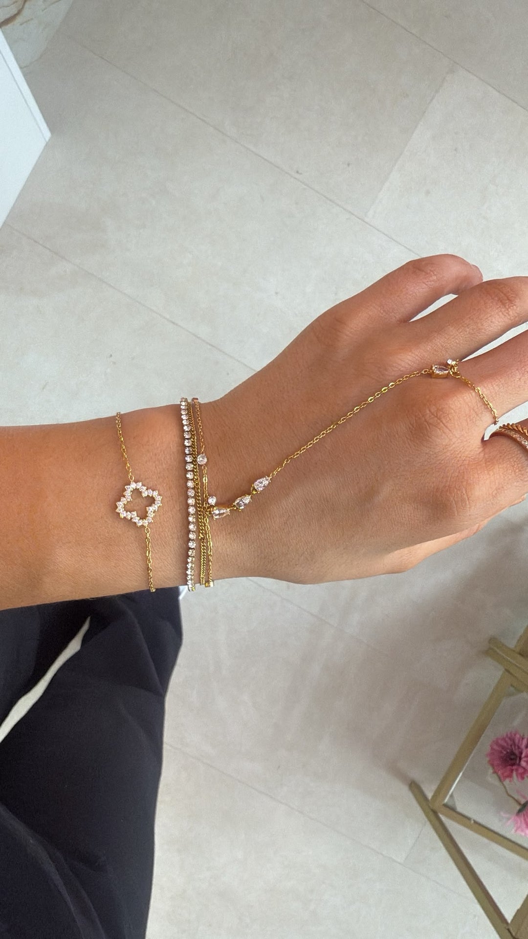 Mila Handchain gold
