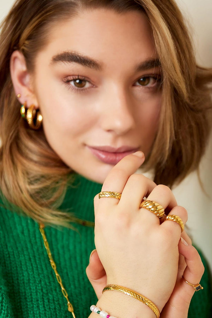 Emiza ring
